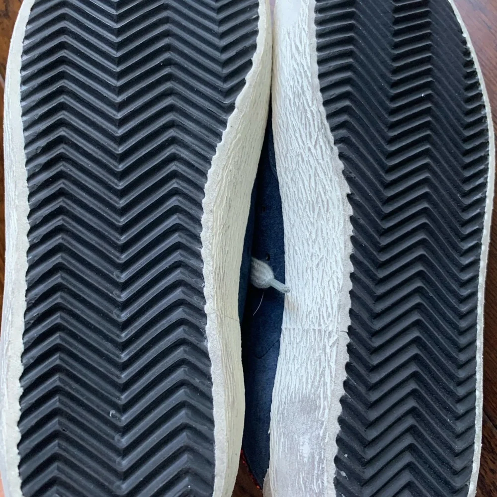 Slightly worn Golden Goose Superstar Sneakers. - Picture 6 of 8
